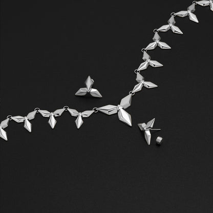 PUNK PETAL NECKLACE